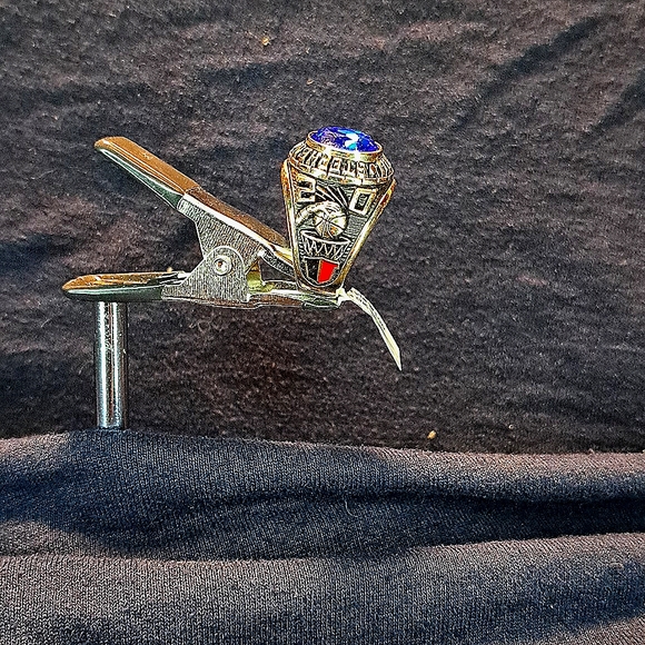 Class ring - Picture 4 of 5